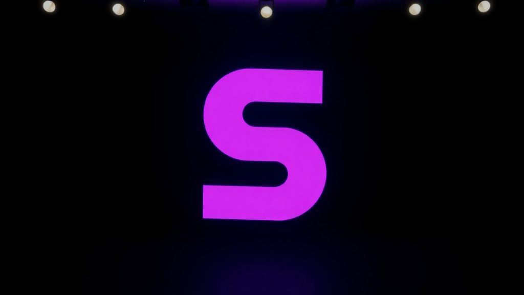 90210 Stars Reunite: Green & Thiessen Together After 30 Years